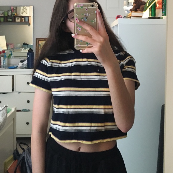 BRANDY MELVILLE CROPPED TOP - Picture 1 of 3